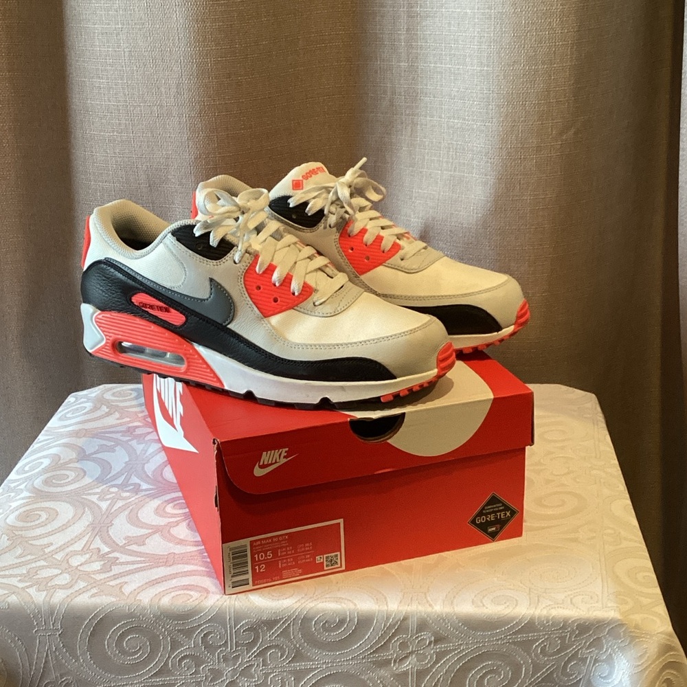 Men’s Nike Air Max 90 Goretex in White, Black, and Red, size 10.5